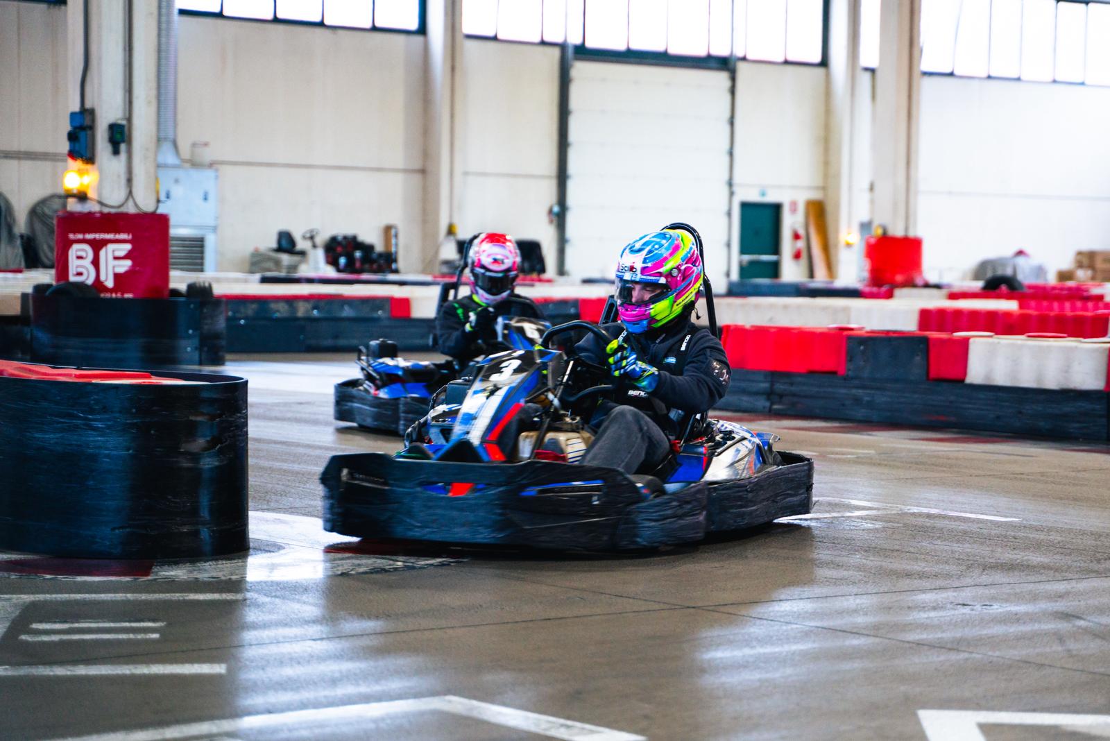 Pit stop strategico team PRIME Racing durante gara karting